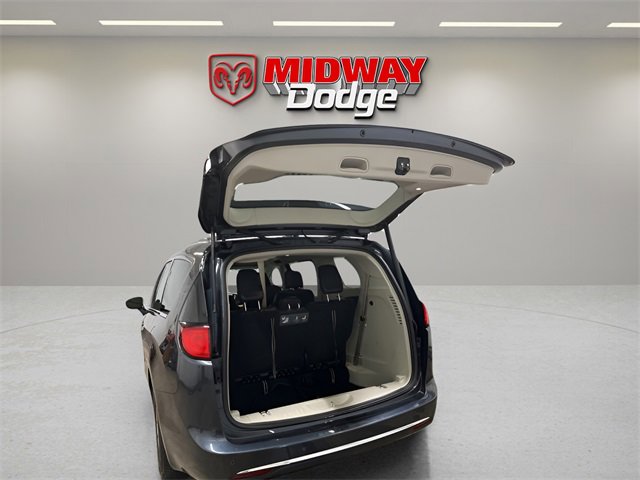 Used 2020 Chrysler Pacifica Touring-L FWD image 47