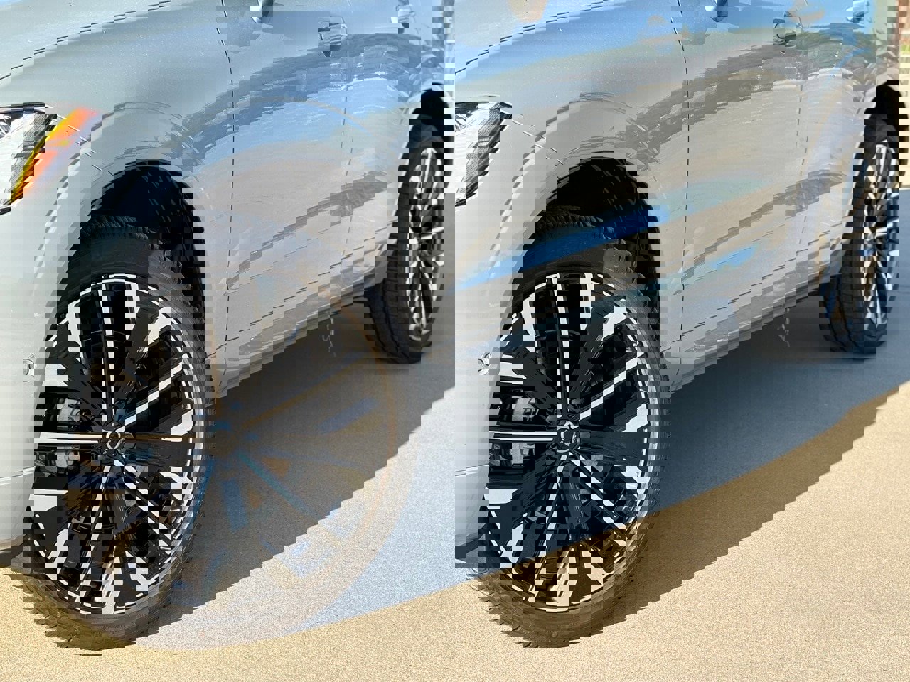 New 2026 Volvo XC60 B5 Ultra w/ Protection Package Premier image 9