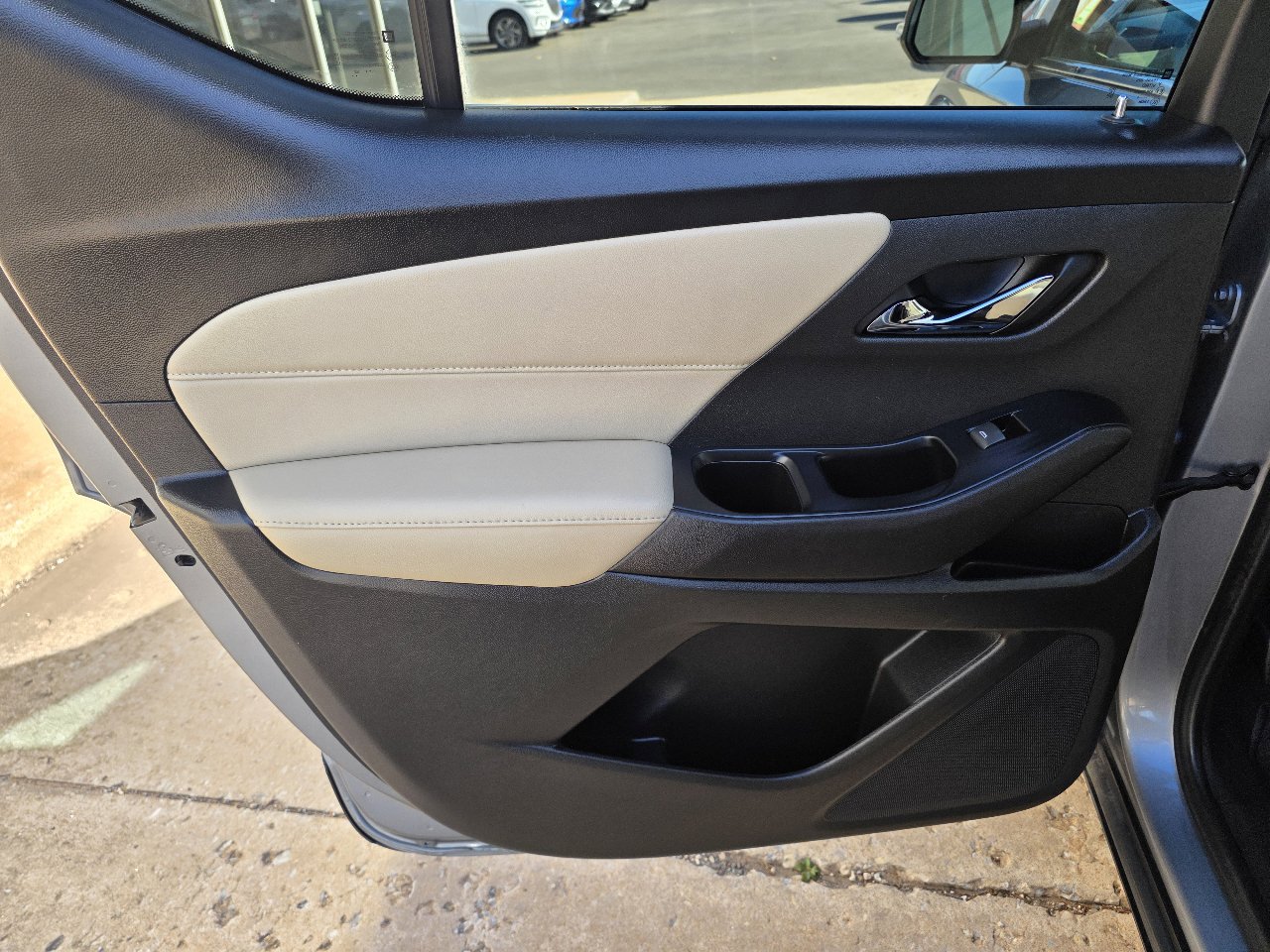 Used 2023 Chevrolet Traverse LS w/ Safety Package image 24