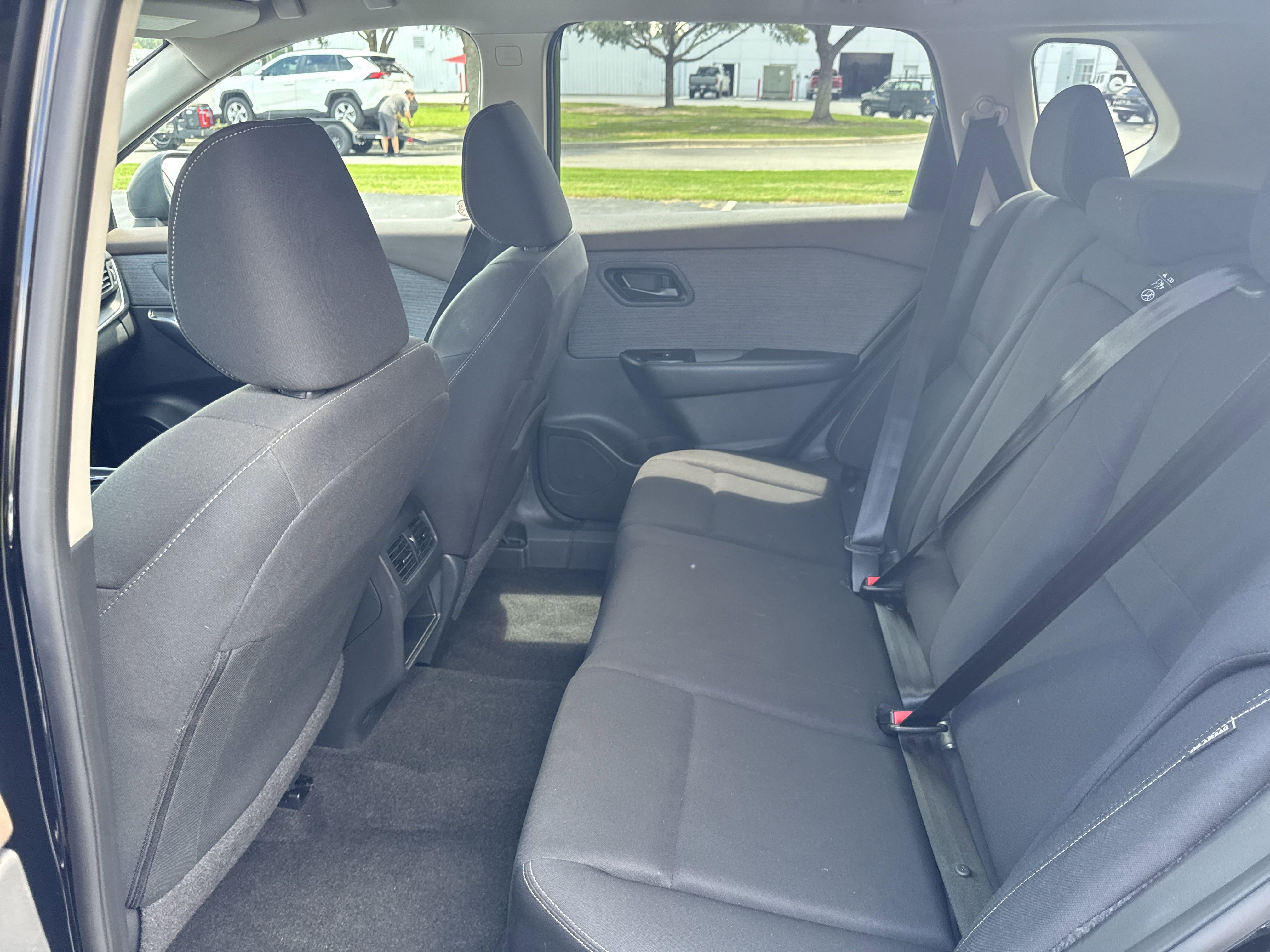 Used 2023 Nissan Rogue S image 23