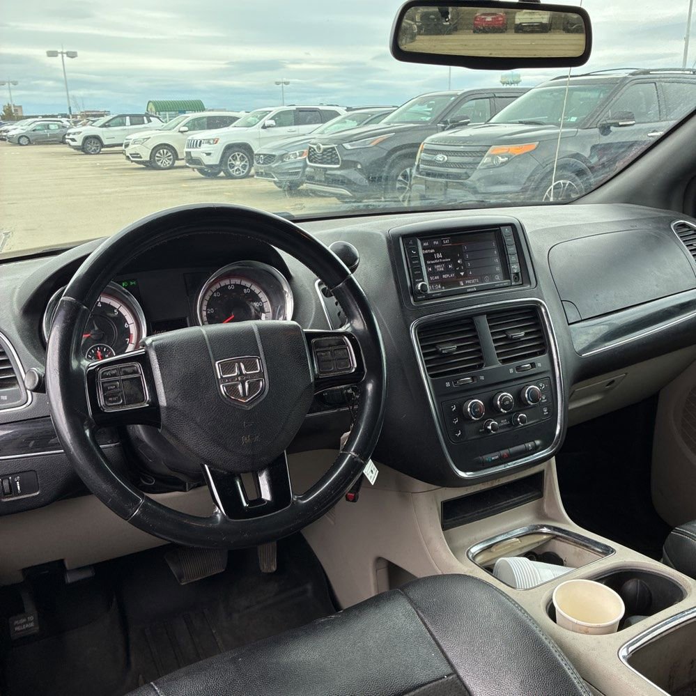 Used 2019 Dodge Grand Caravan SXT FWD image 2