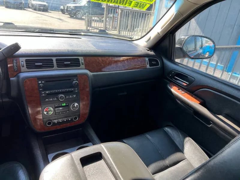 Used 2008 Chevrolet Suburban LT w/ LT Preferred Equipment Group RWD image 18