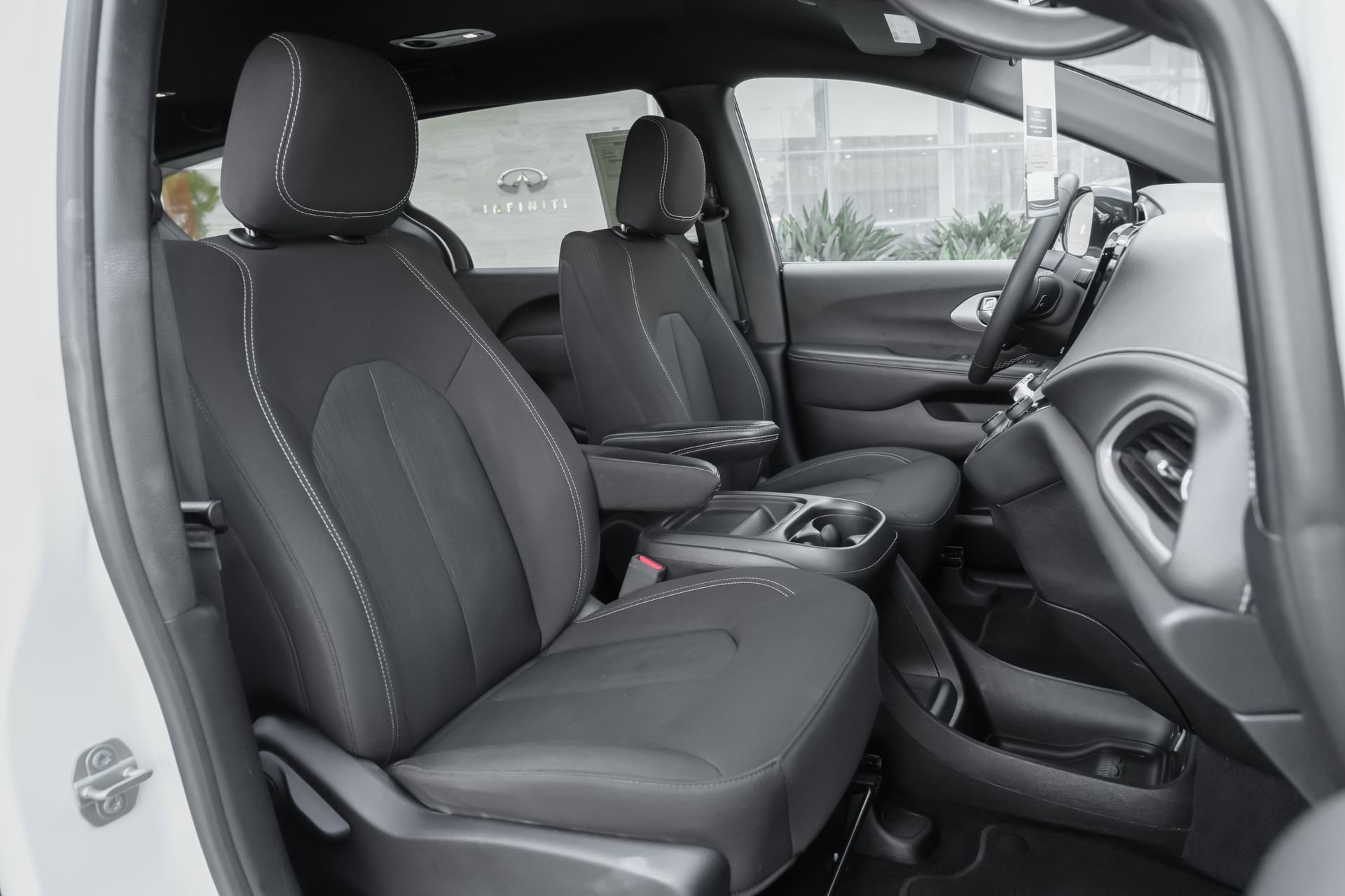 Used 2024 Chrysler Pacifica Touring image 38