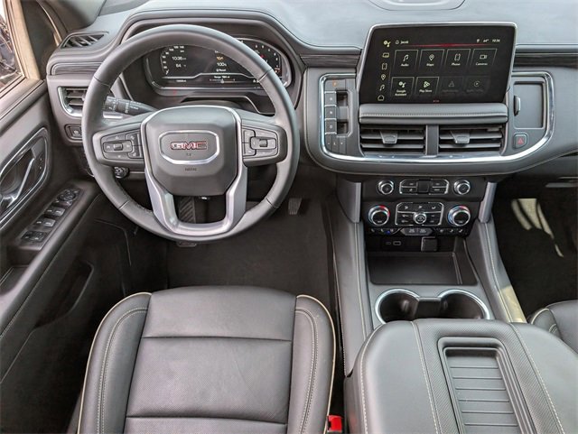 Used 2024 GMC Yukon SLT w/ SLT Luxury Package image 10