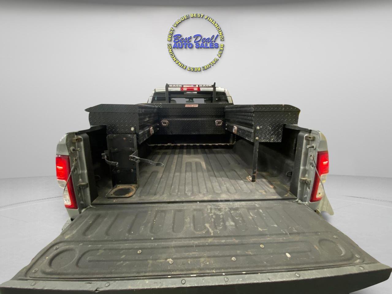 Used 2022 RAM 2500 Tradesman w/ Chrome Appearance Group image 9