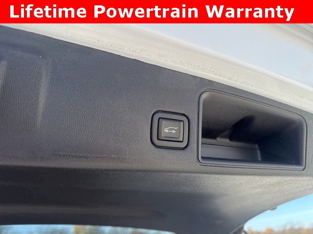 Used 2024 GMC Terrain SLT image 24