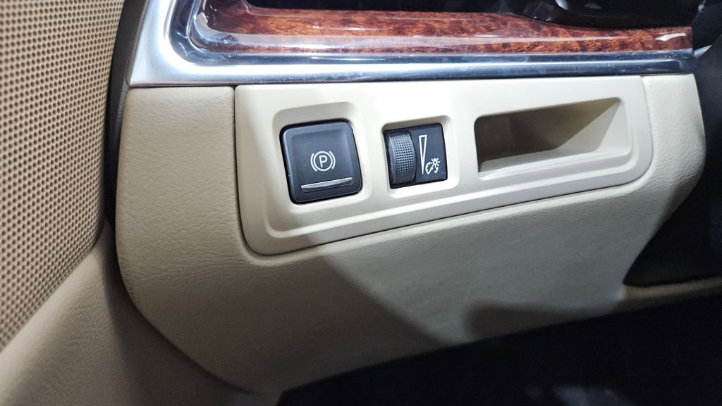 Used 2019 Cadillac XT5 Premium Luxury w/ Driver Assist Package image 18