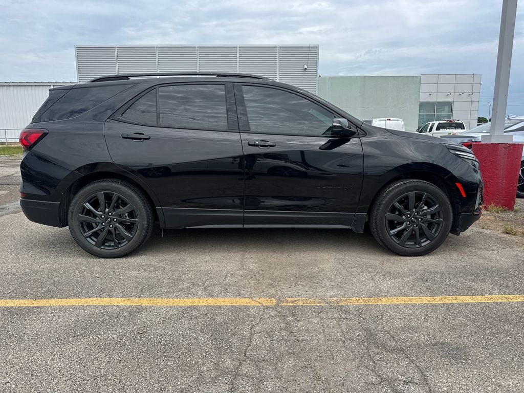 Used 2023 Chevrolet Equinox RS w/ RS Leather Package FWD image 3