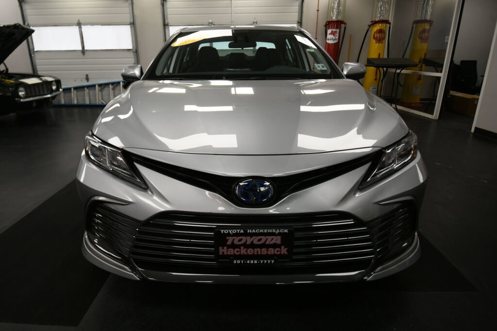 Used 2023 Toyota Camry LE FWD image 3