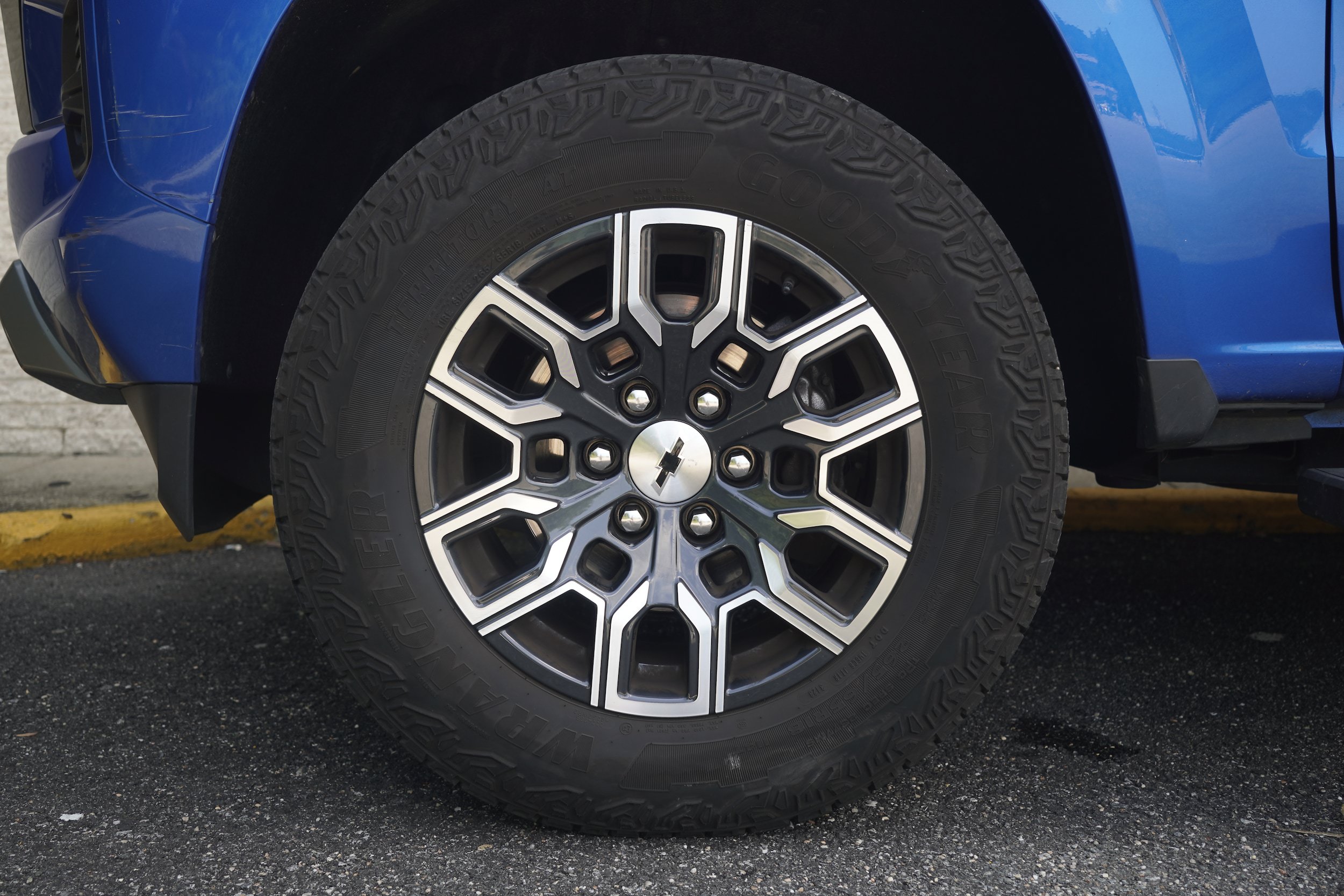 Used 2023 Chevrolet Colorado Z71 w/ Z71 Convenience Package 2 AWD/4WD image 13