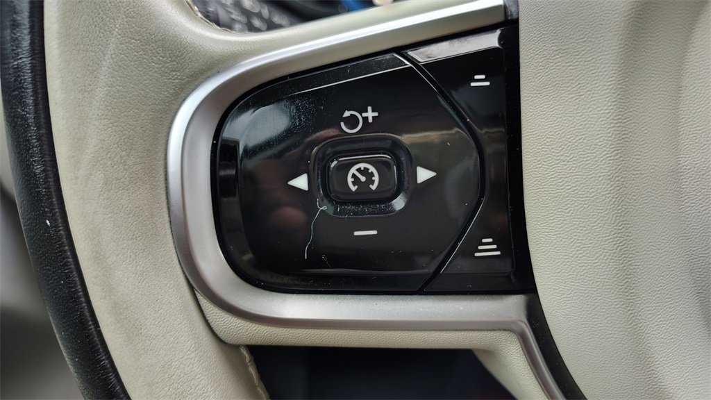 Certified 2023 Volvo XC60 B5 Core w/ Climate Package image 15