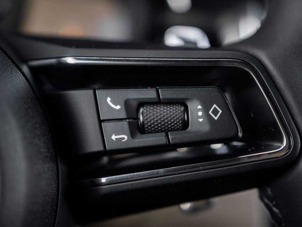 Certified 2025 Porsche Macan image 43