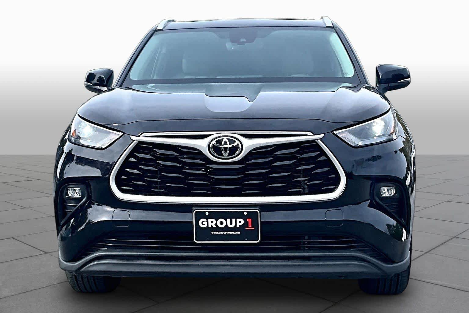 Used 2022 Toyota Highlander XLE AWD/4WD image 4
