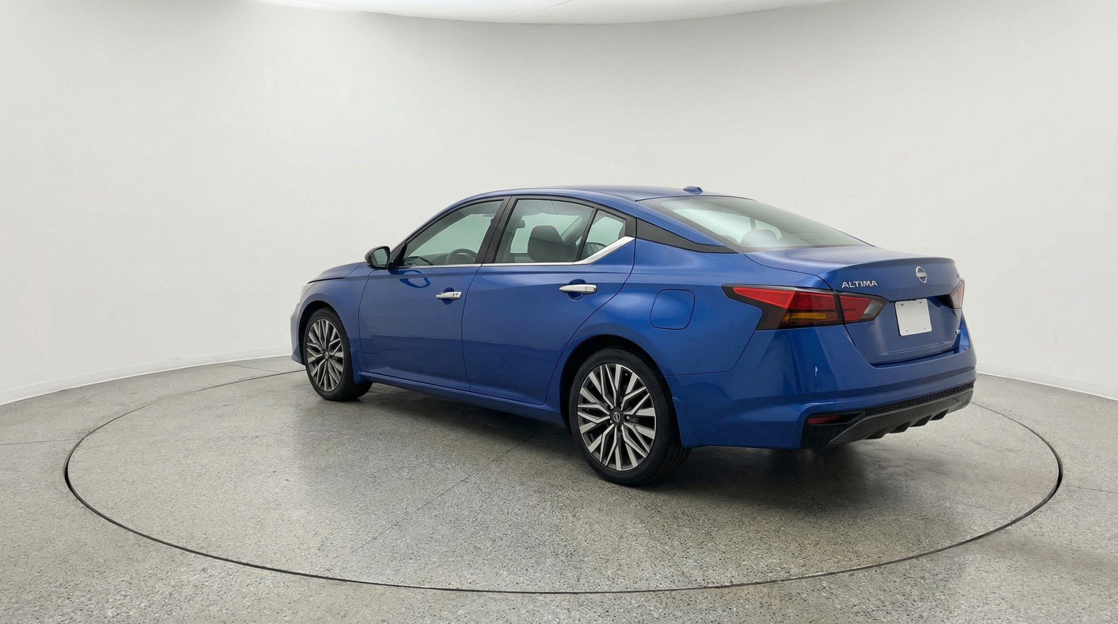 Used 2025 Nissan Altima 2.5 SV image 6