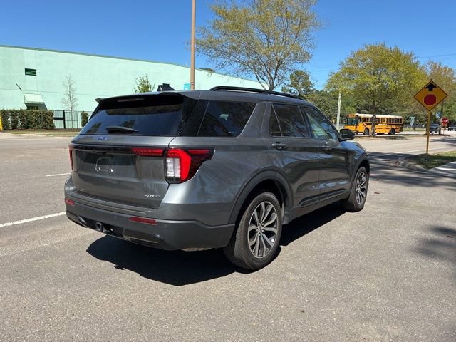 Used 2025 Ford Explorer ST-Line image 3
