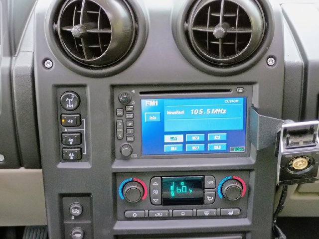 Used 2005 HUMMER H2 w/ Preferred Equipment Group AWD/4WD image 40