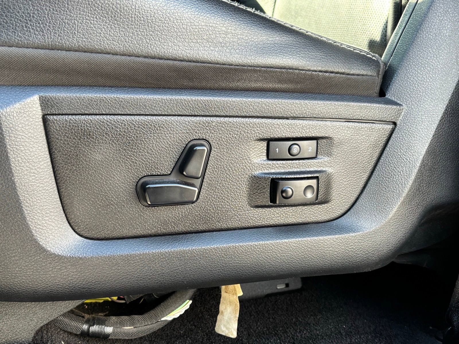 Used 2015 RAM 3500 Laramie w/ Convenience Group AWD/4WD image 13