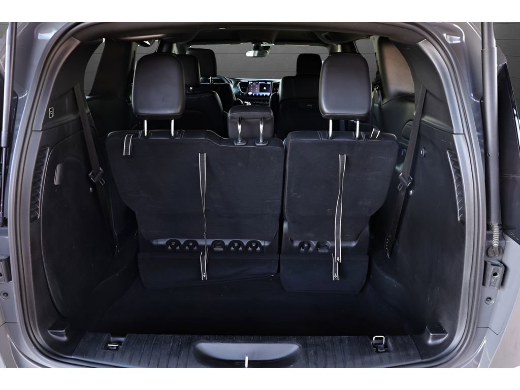 Used 2025 Chrysler Pacifica Select image 78
