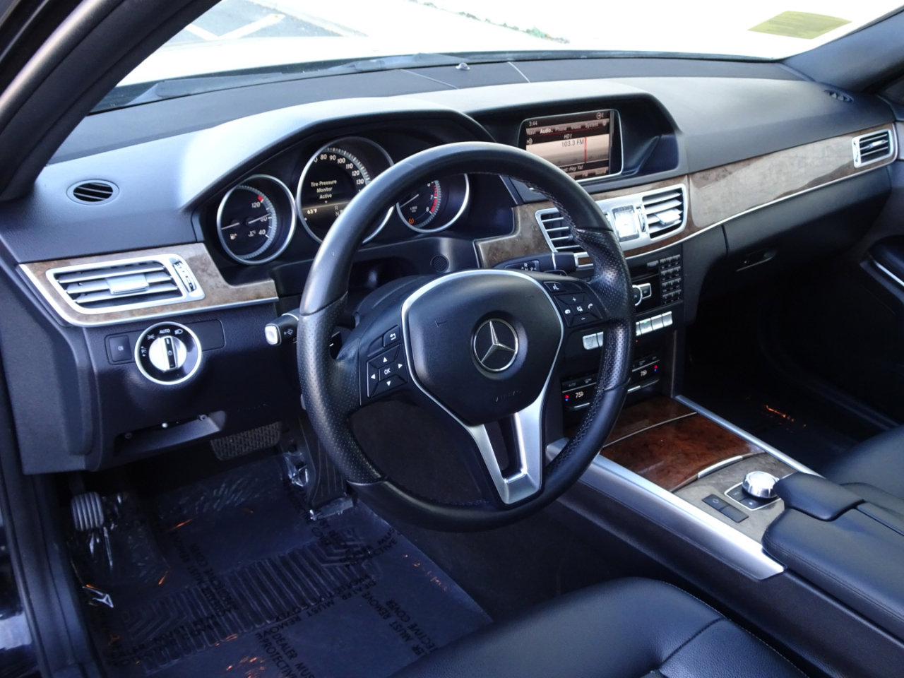 Used 2015 Mercedes-Benz E 350 4MATIC Sedan image 9