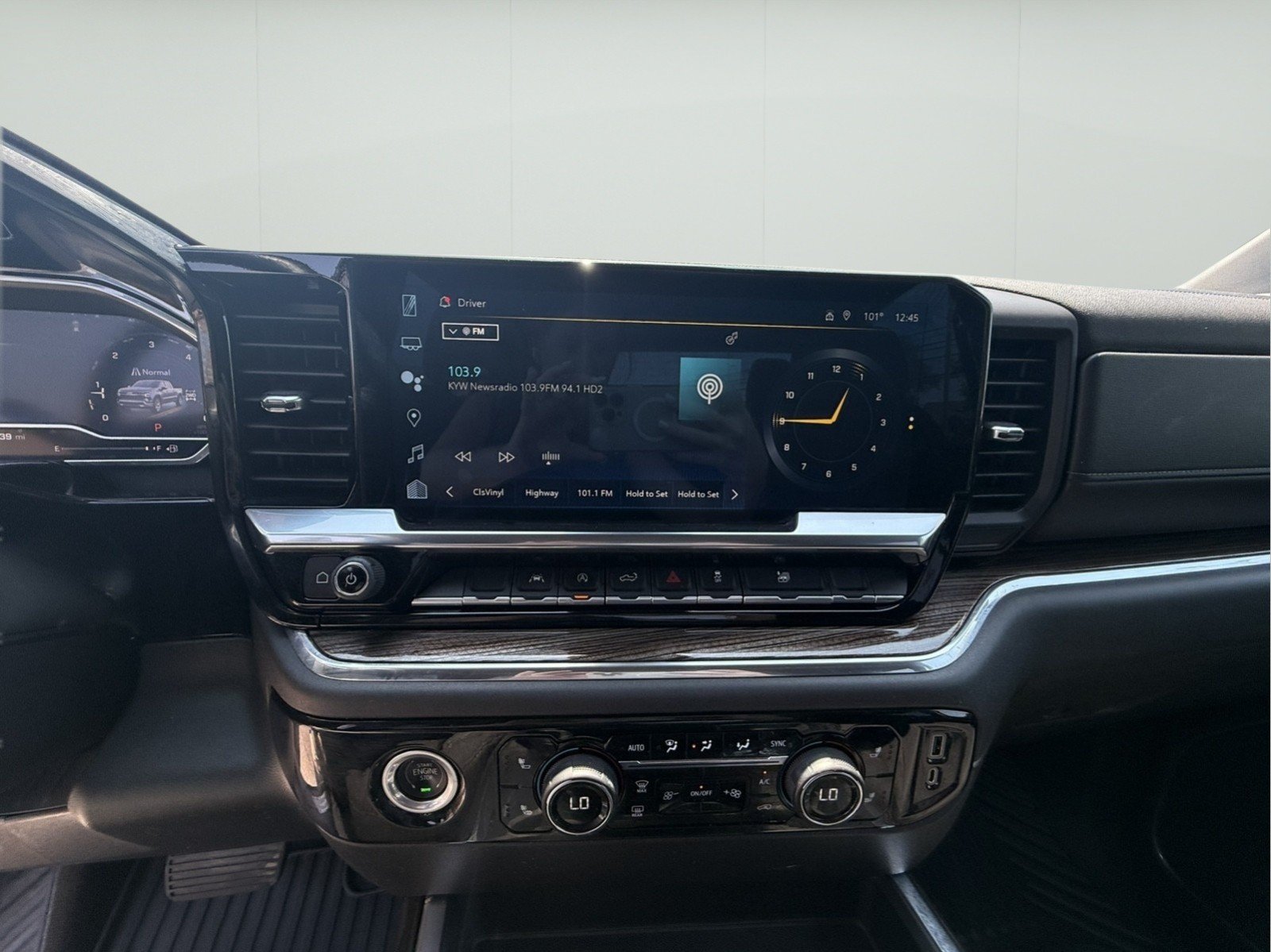 Used 2023 Chevrolet Silverado 1500 RST AWD/4WD image 11