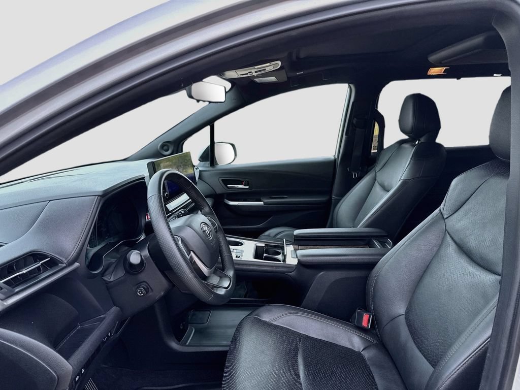 Used 2025 Toyota Sienna Limited AWD/4WD image 10