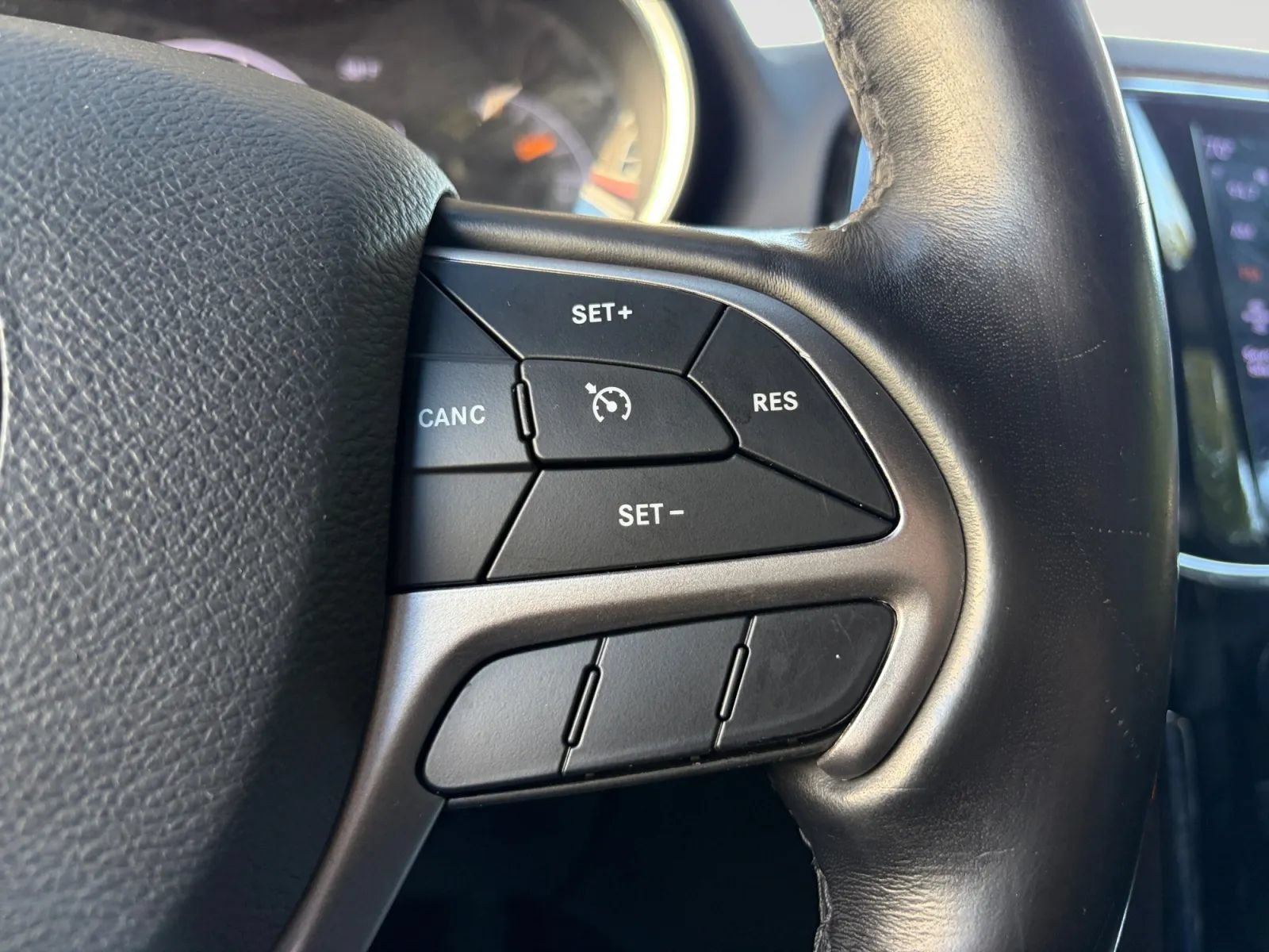 Used 2020 Jeep Grand Cherokee Limited AWD/4WD image 30