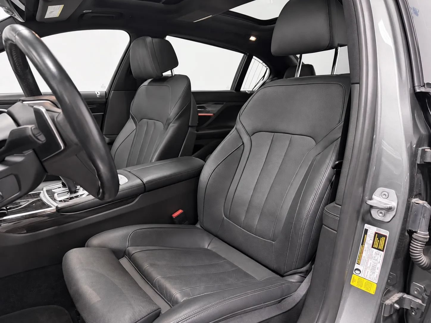 Used 2019 BMW 740i w/ Executive Package RWD image 12