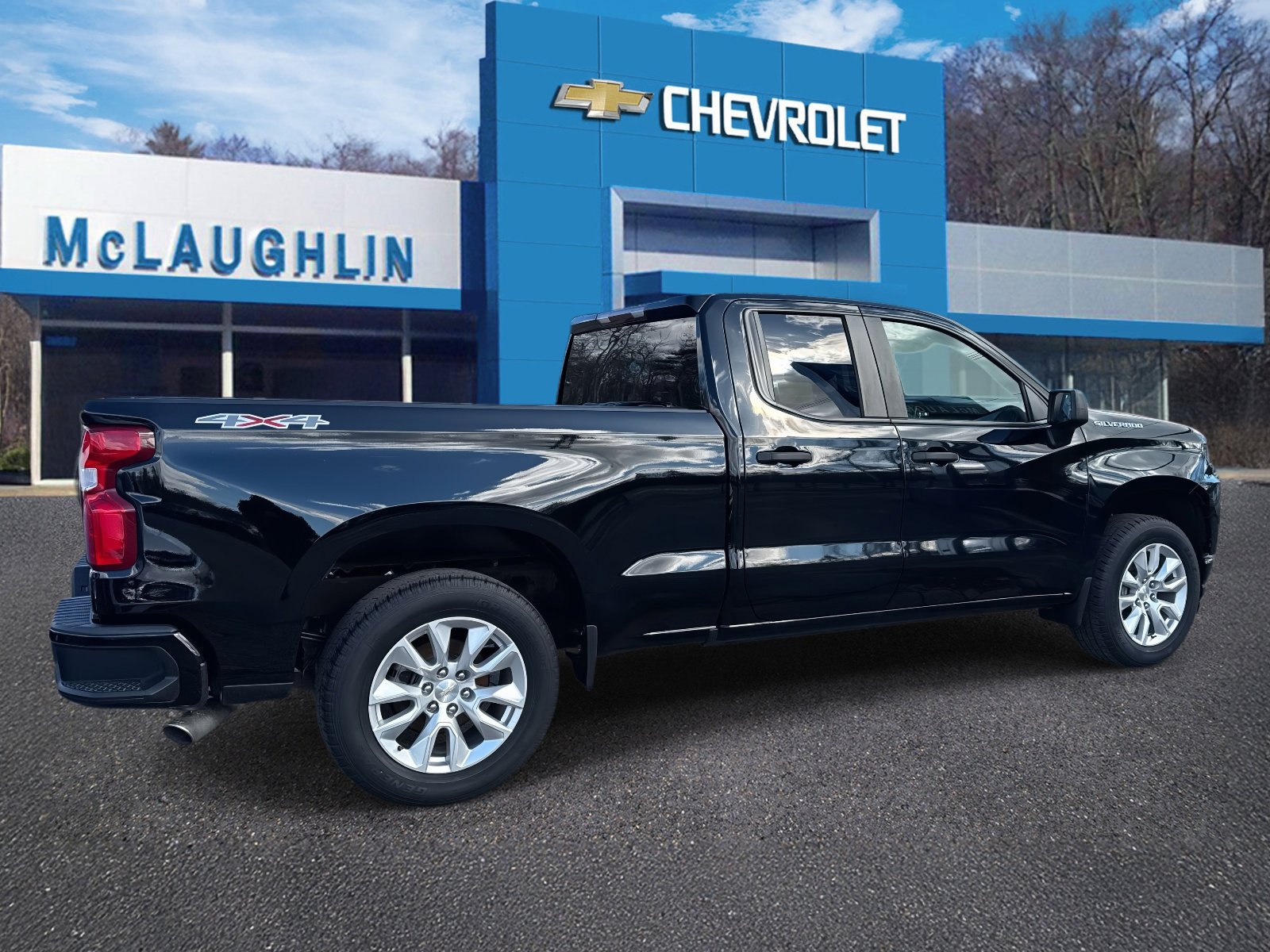 Used 2020 Chevrolet Silverado 1500 Custom w/ Custom Value Package image 3