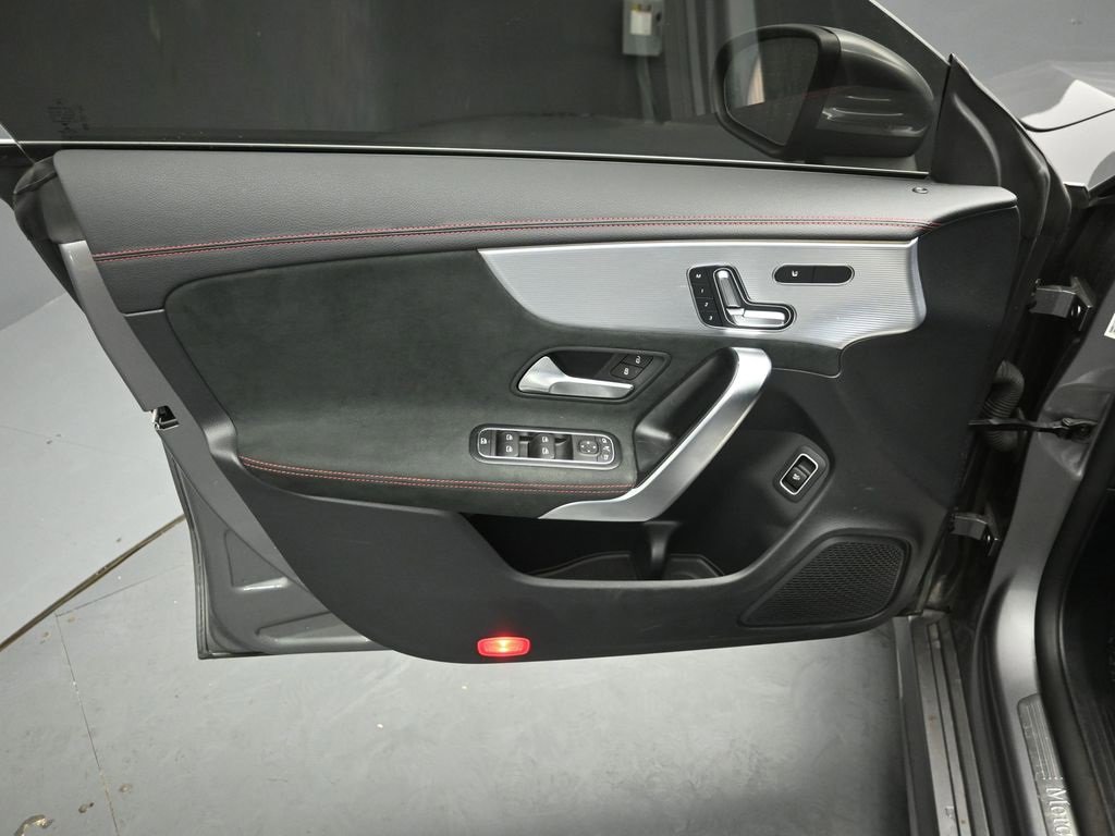 Used 2022 Mercedes-Benz CLA 250 4MATIC image 20