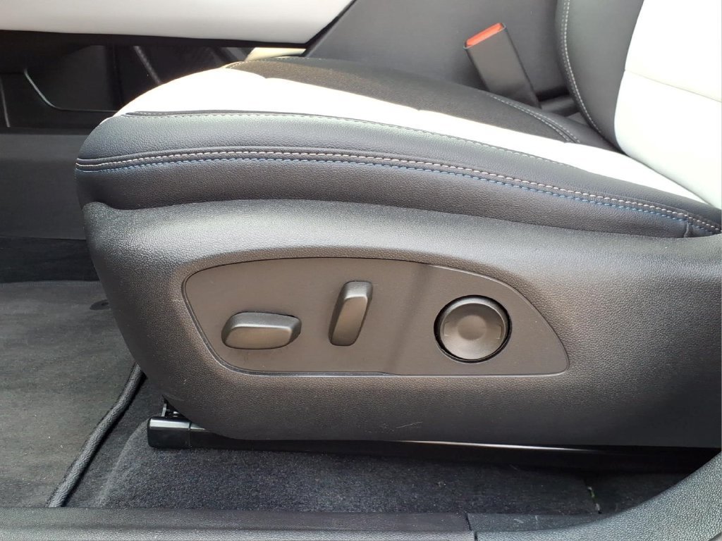 Used 2026 Chevrolet Equinox EV LT FWD image 16