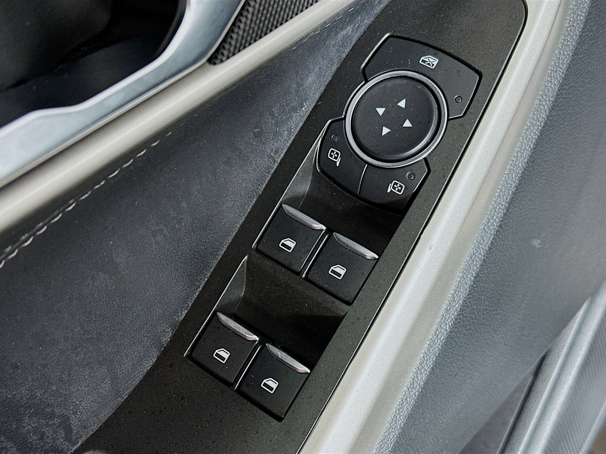 Used 2022 Ford Explorer XLT w/ Equipment Group 202A image 17