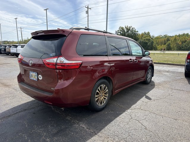 Used 2018 Toyota Sienna XLE Premium FWD image 10