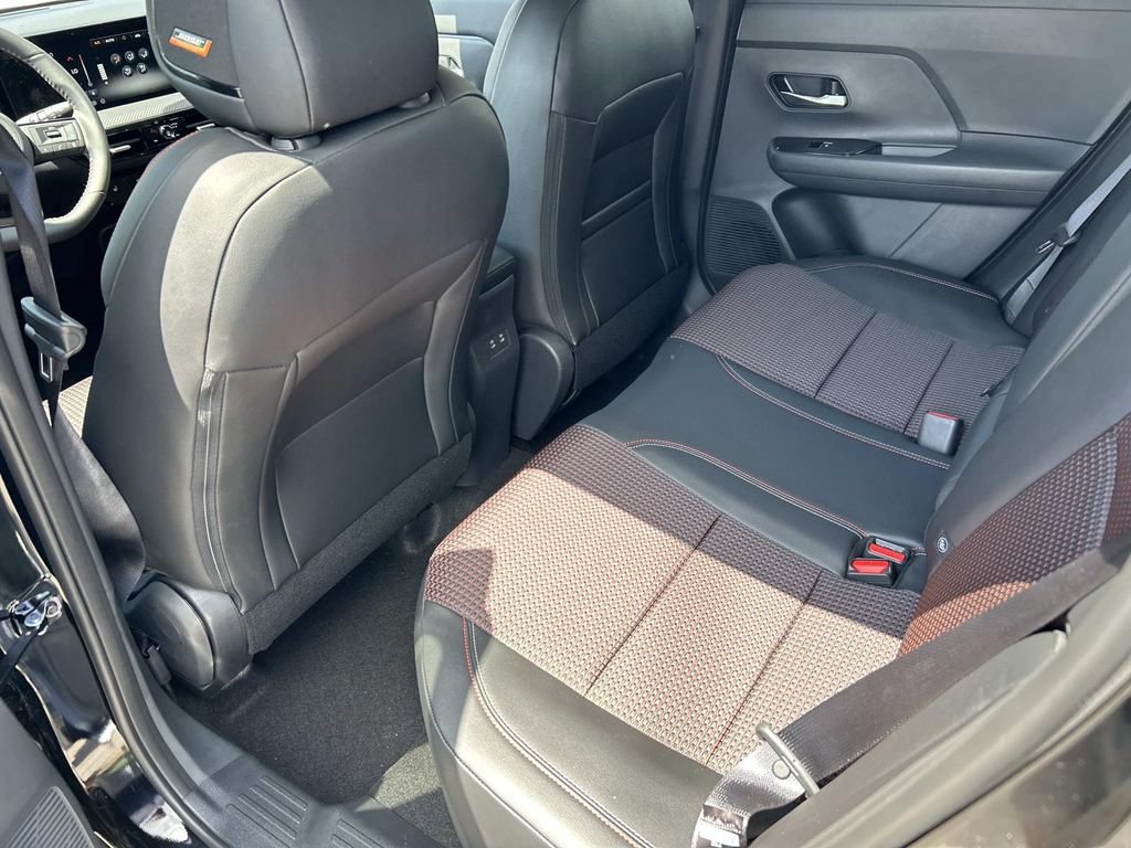 New 2026 Nissan Kicks SR w/ SR Premium Package FWD image 18