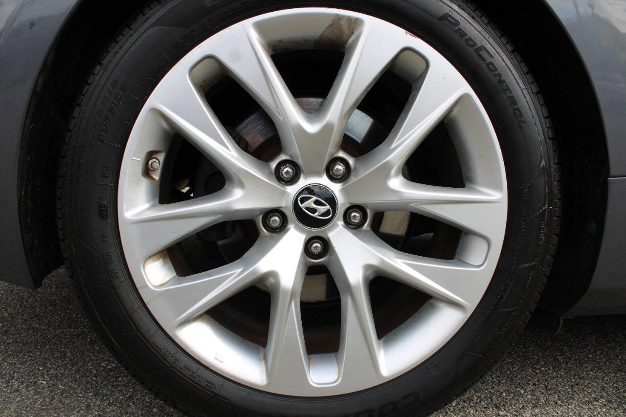 Used 2015 Hyundai Genesis 3.8 RWD image 21