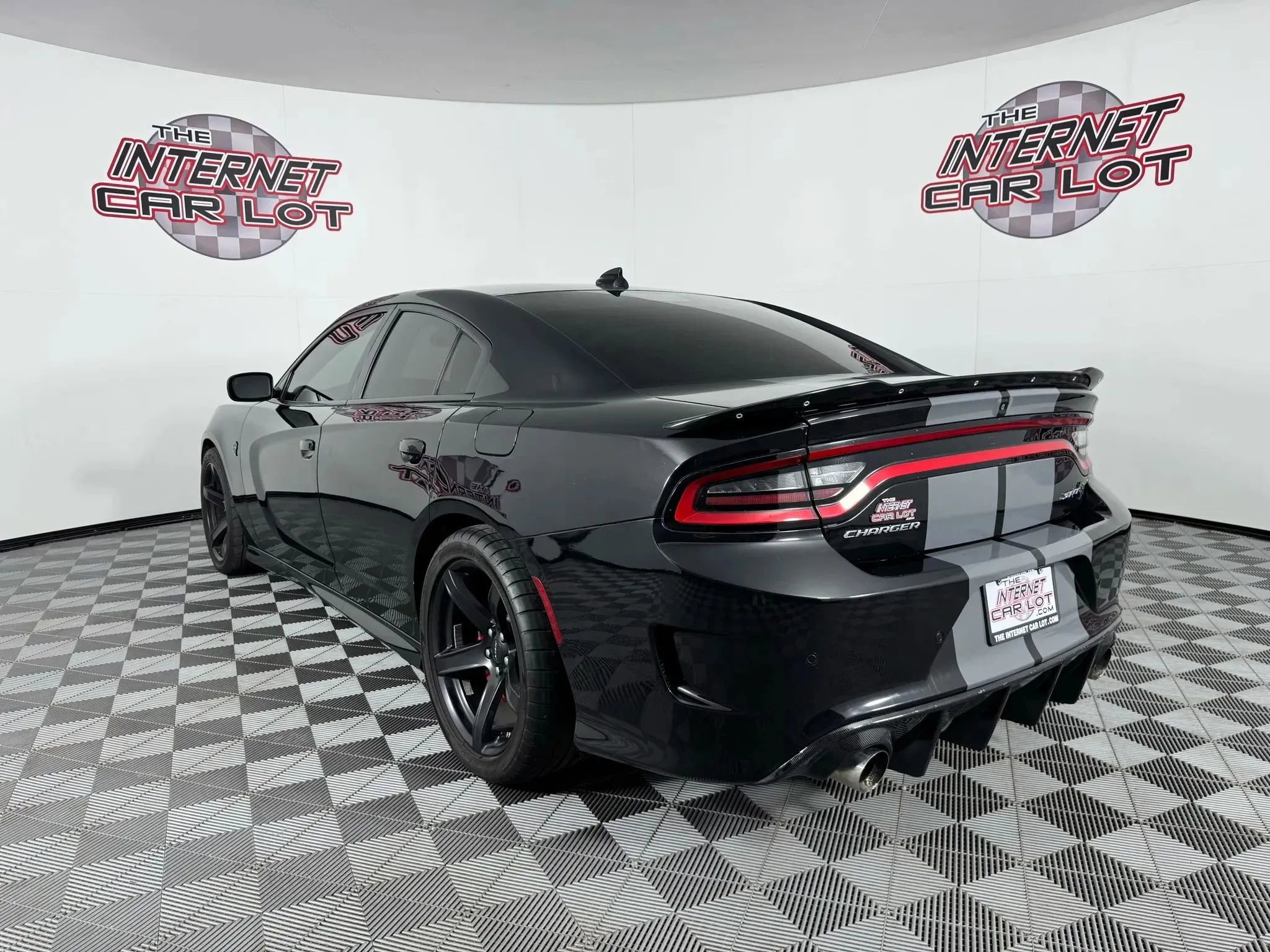 Used 2018 Dodge Charger SRT Hellcat RWD image 5