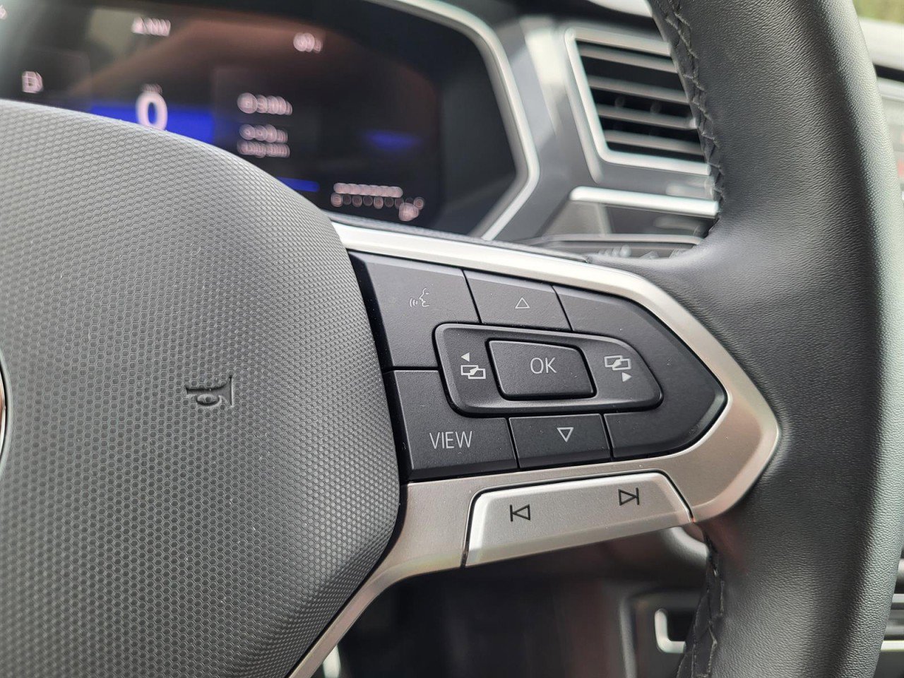 Used 2024 Volkswagen Tiguan Wolfsburg Edition image 20