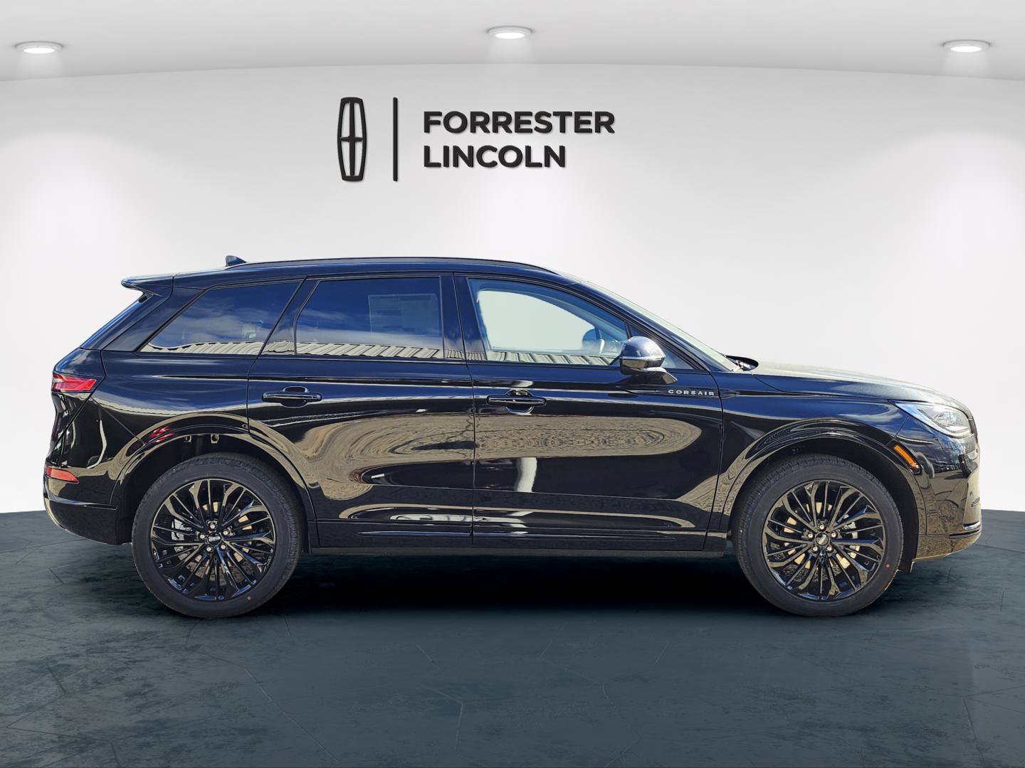 New 2026 Lincoln Corsair Reserve w/ Jet Appearance Package AWD/4WD image 2