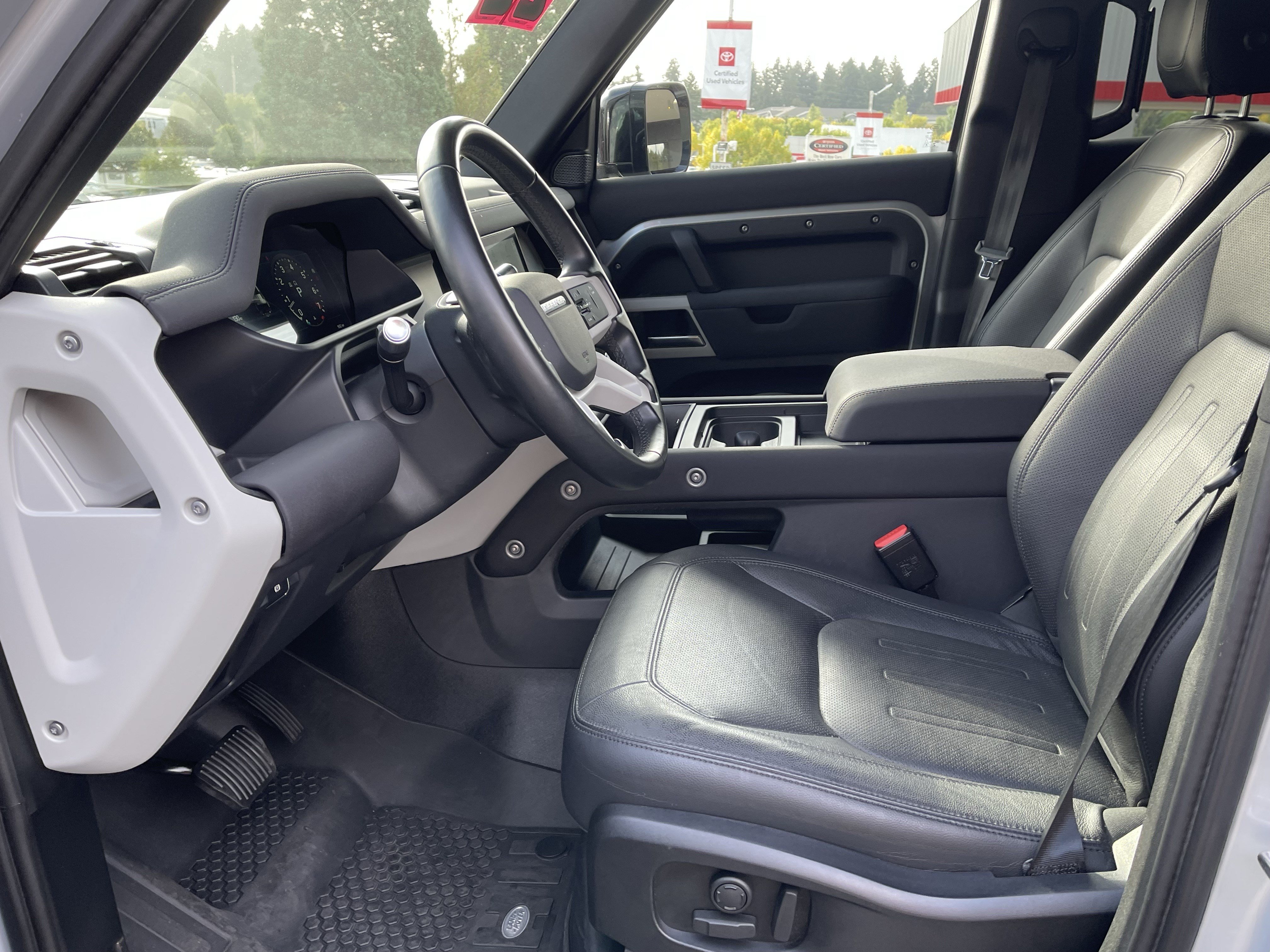 Used 2022 Land Rover Defender 110 SE AWD/4WD image 10