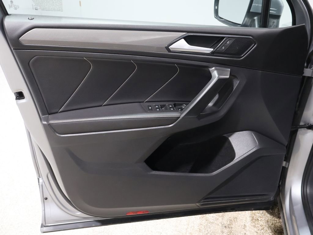 Used 2022 Volkswagen Tiguan SE image 15