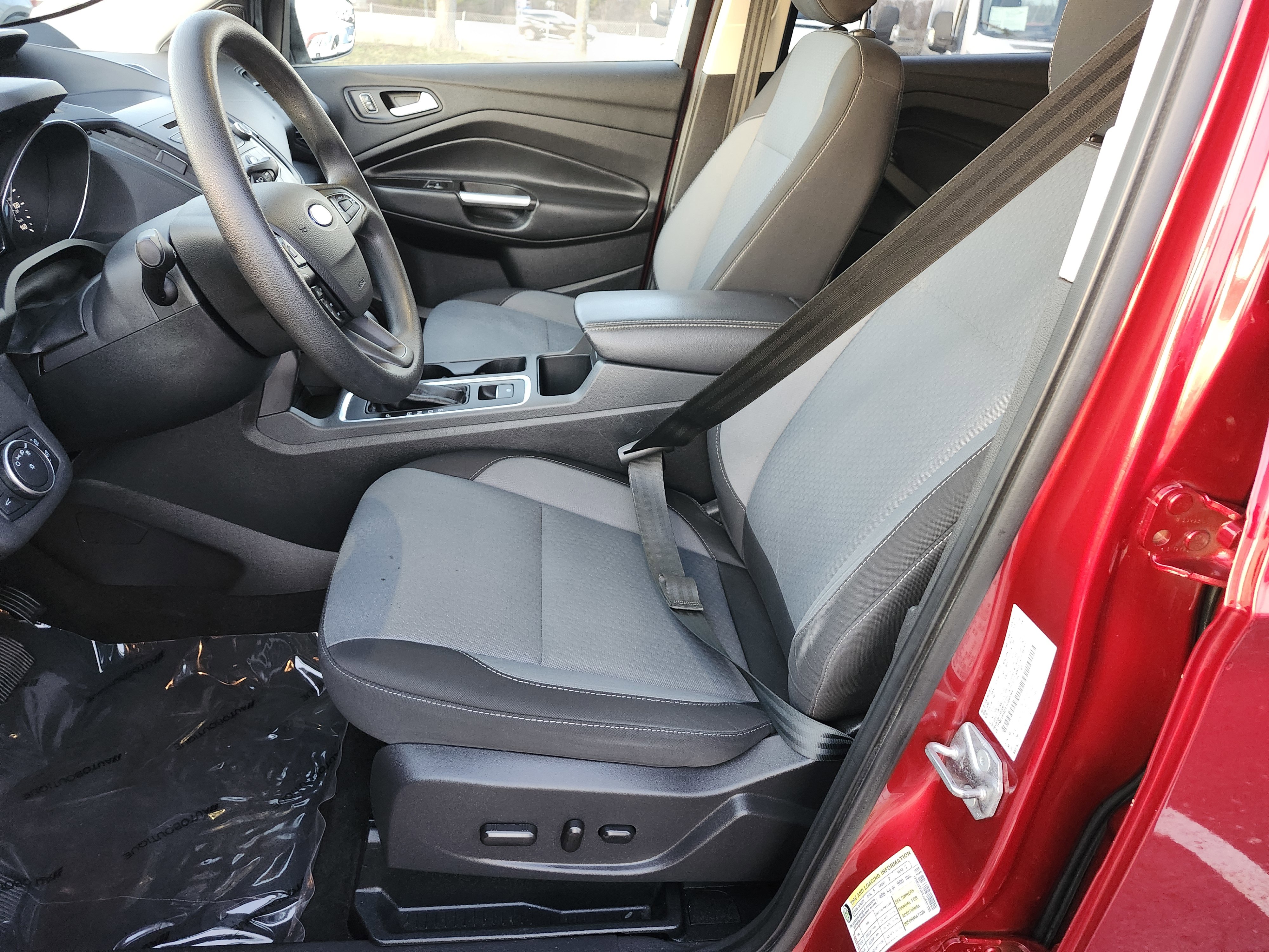 Used 2018 Ford Escape SE image 24