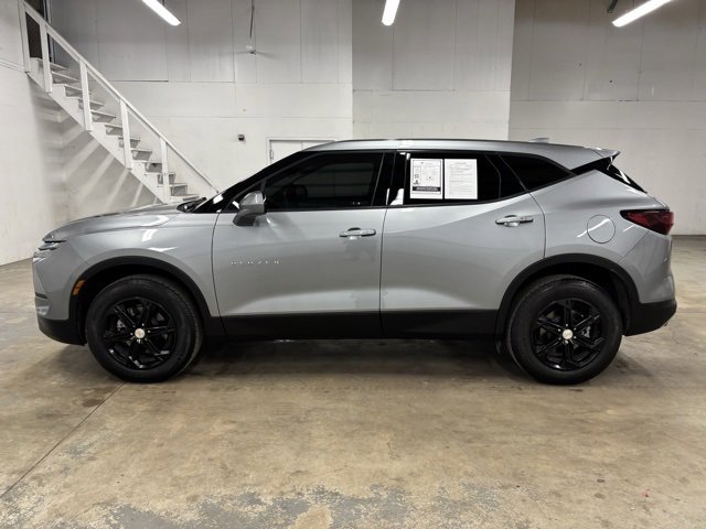 Used 2025 Chevrolet Blazer LT w/ Driver Confidence Package image 4