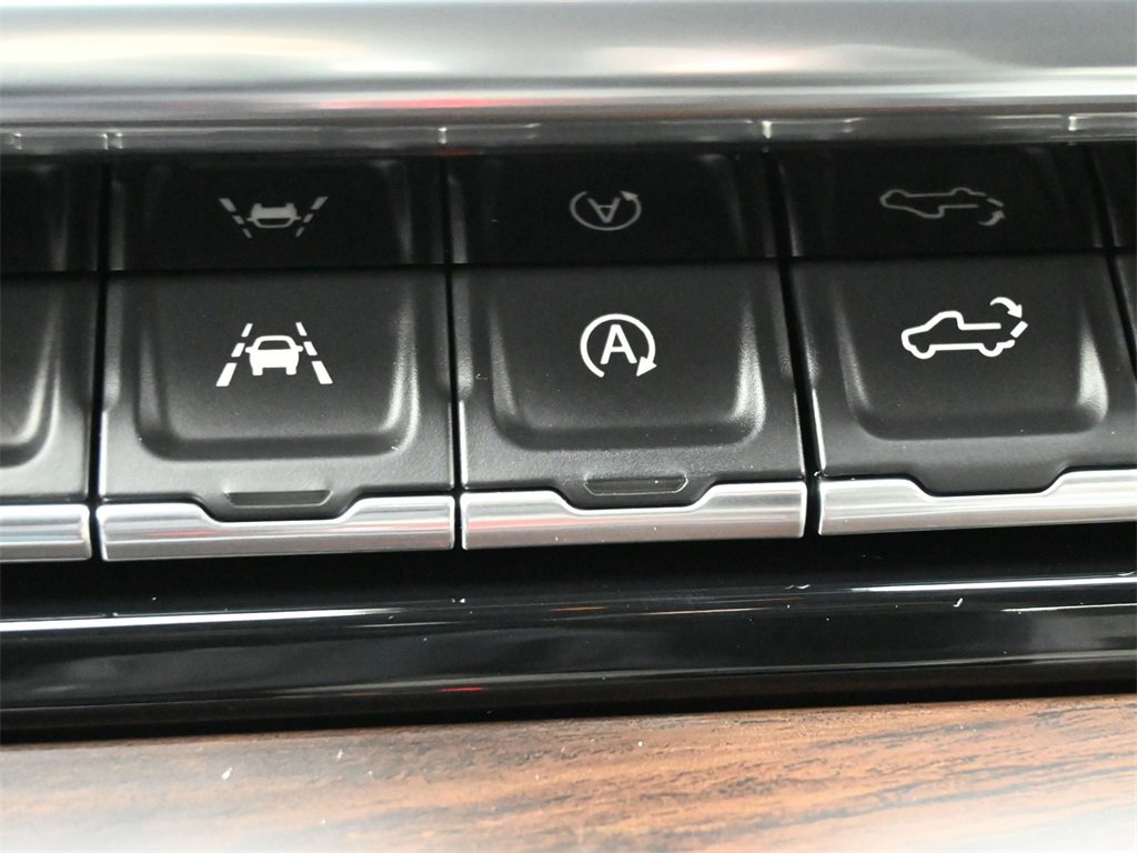 Used 2024 GMC Sierra 1500 SLT image 16