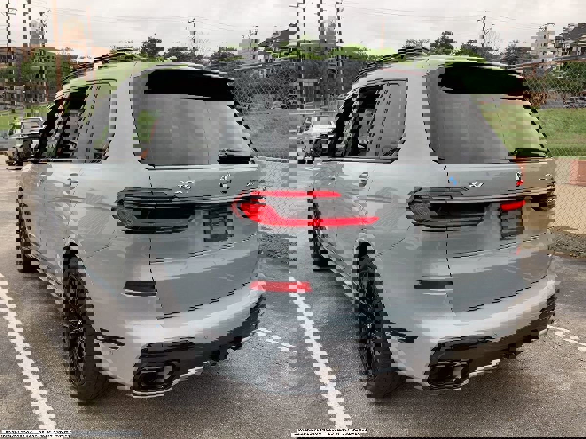 Used 2025 BMW X7 xDrive40i w/ M Sport Package image 6