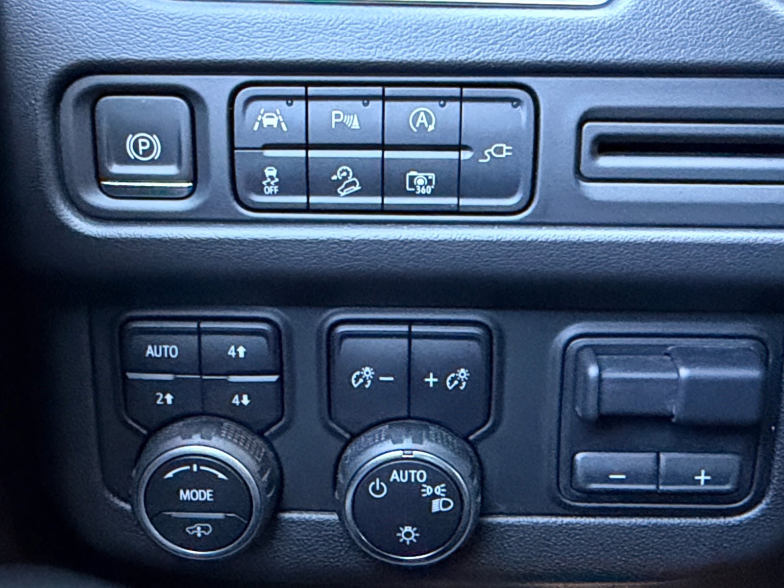 Used 2022 Chevrolet Tahoe Z71 w/ Off-Road Capability Package image 15