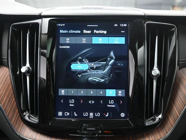 Used 2023 Volvo XC60 B6 Ultimate w/ Protection Package Premier image 11