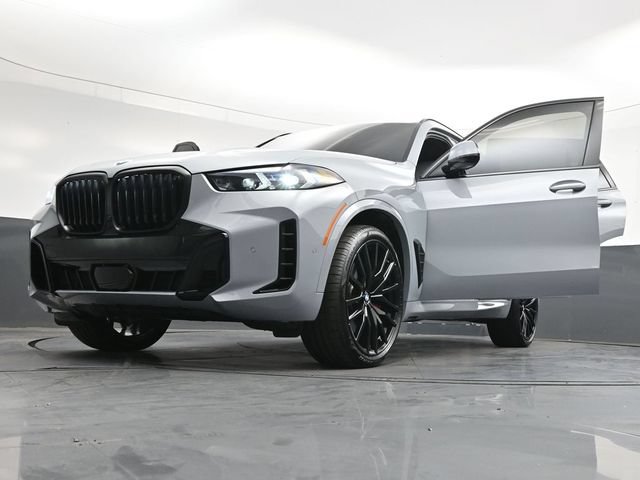 Used 2026 BMW X5 xDrive40i w/ M Sport Package AWD/4WD image 42