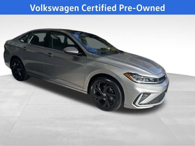 Certified 2025 Volkswagen Jetta SE w/ Sunroof Package image 11