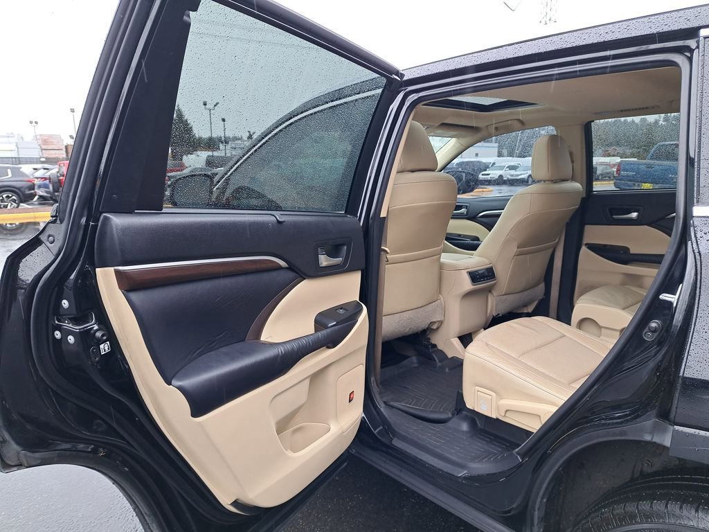 Used 2016 Toyota Highlander Limited AWD/4WD image 12
