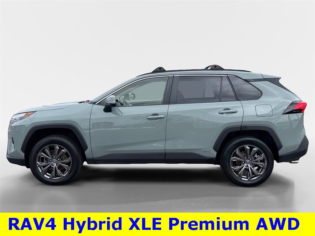 Used 2023 Toyota RAV4 XLE Premium image 3