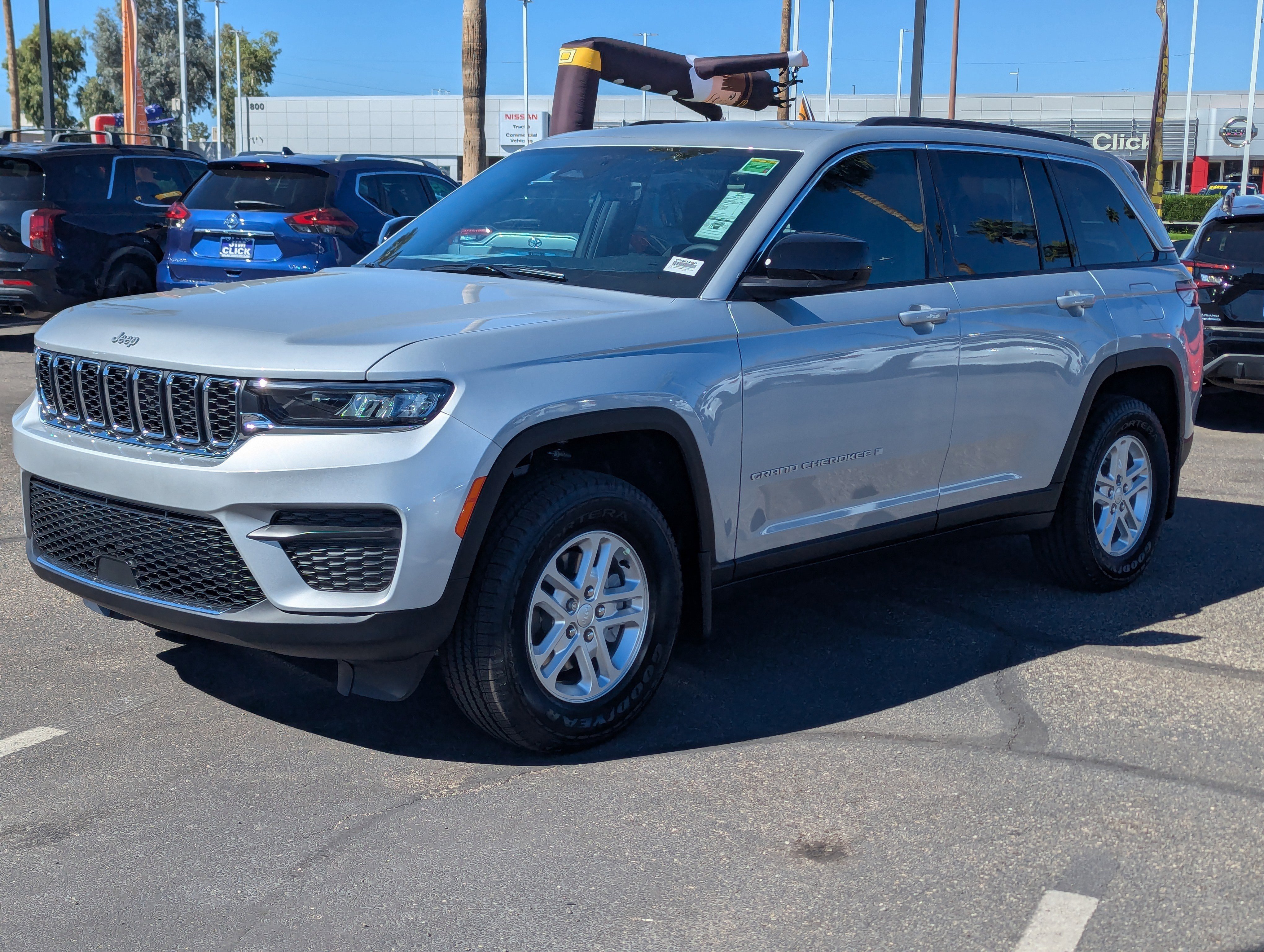 New 2025 Jeep Grand Cherokee Laredo image 5